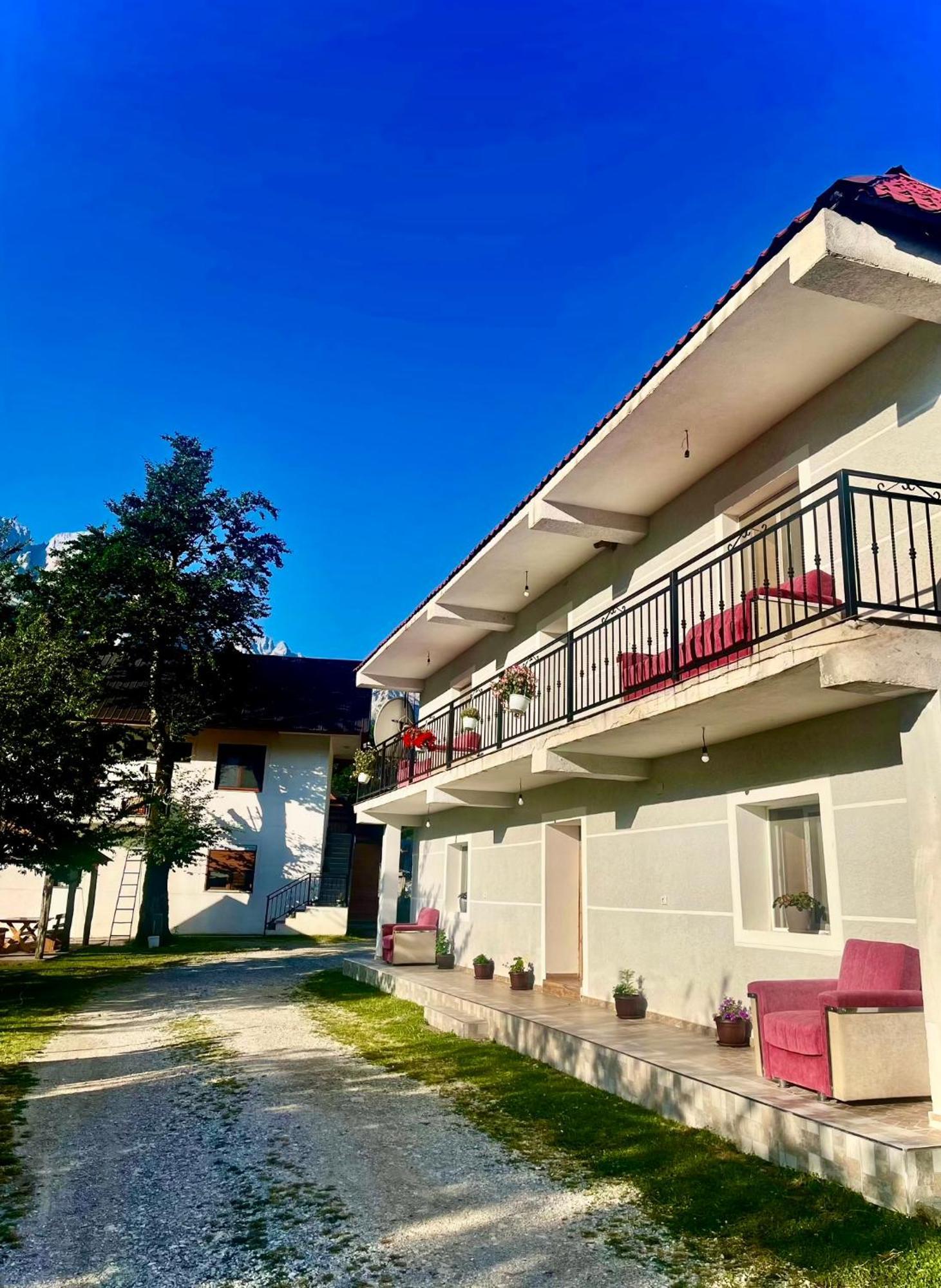 Lazer Cardaku Guesthouse 瓦勒博内 外观 照片